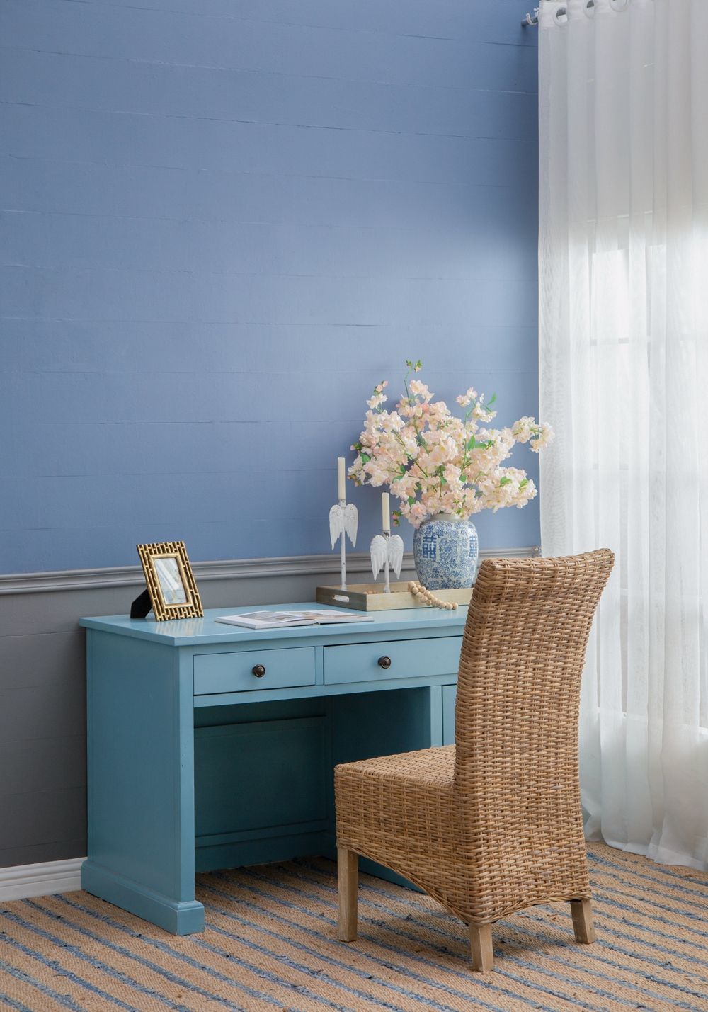 Natural Desk Stylish Design