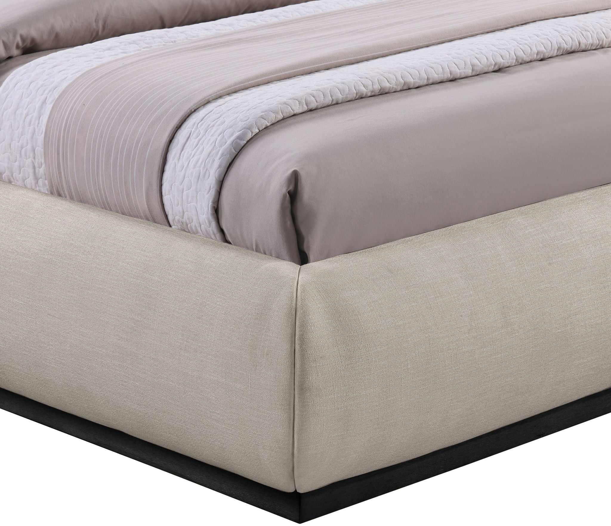 Vaughn - Chenille Bed With Black Base