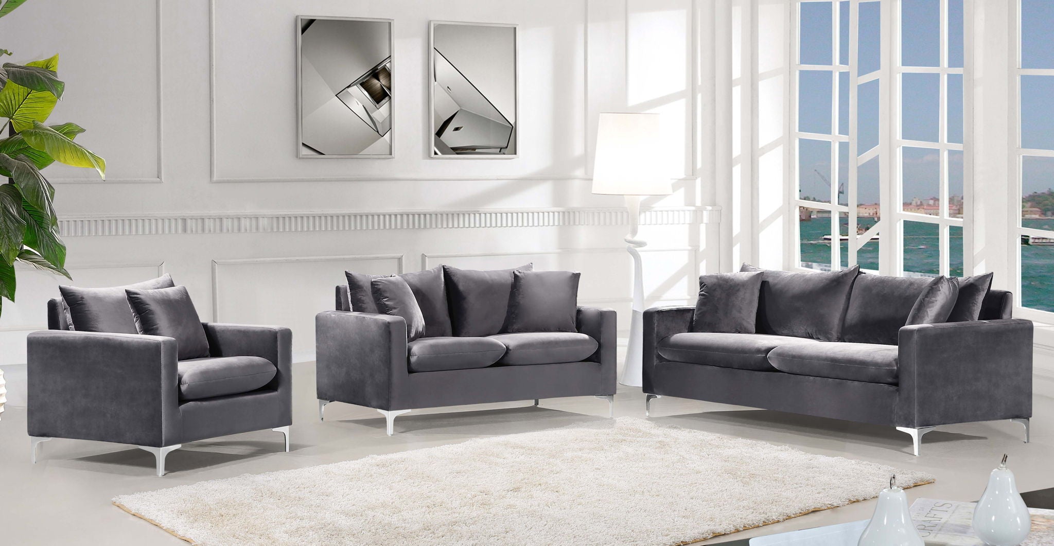 Naomi - Loveseat