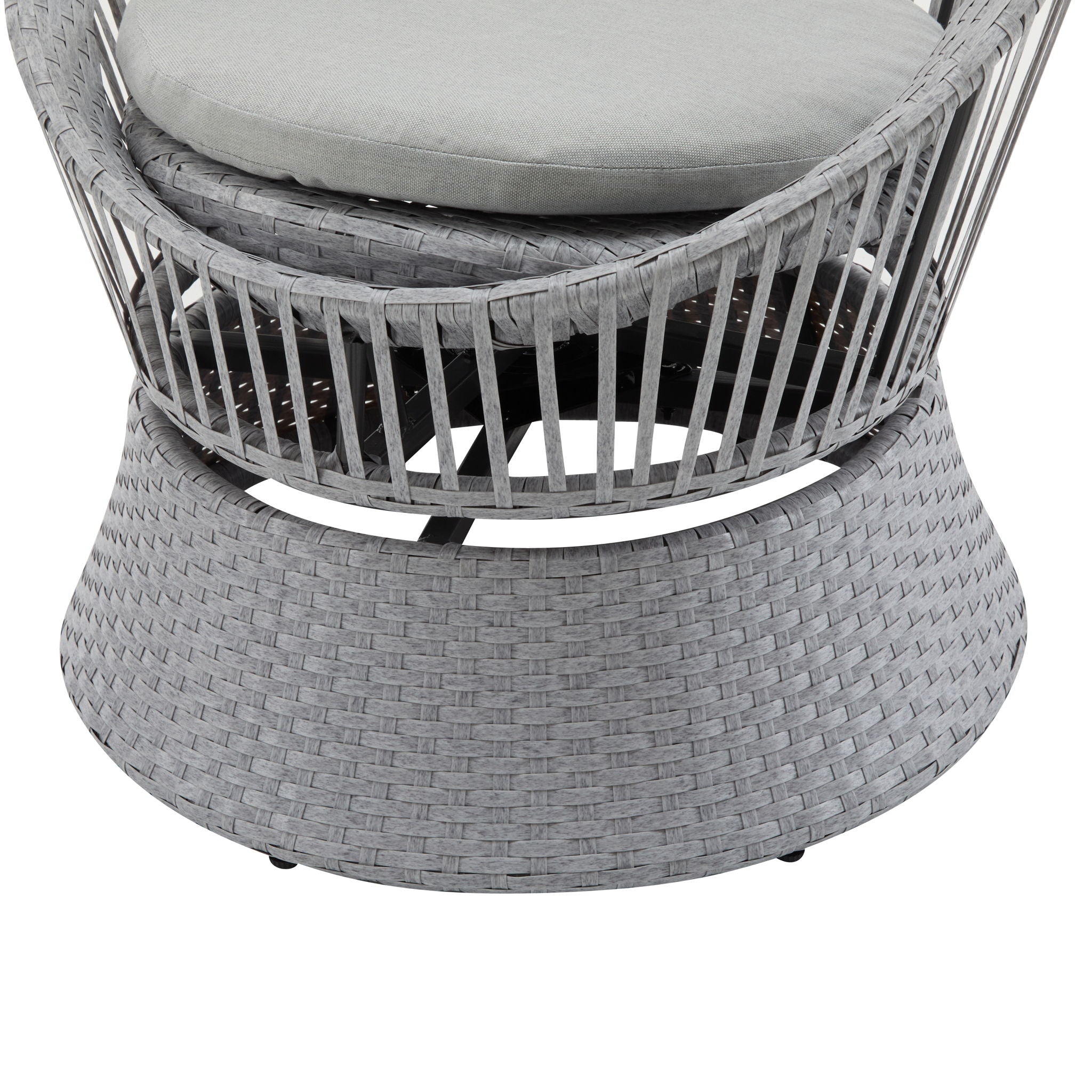 Modern Swivel Wicker Lounge Chair With Round Design