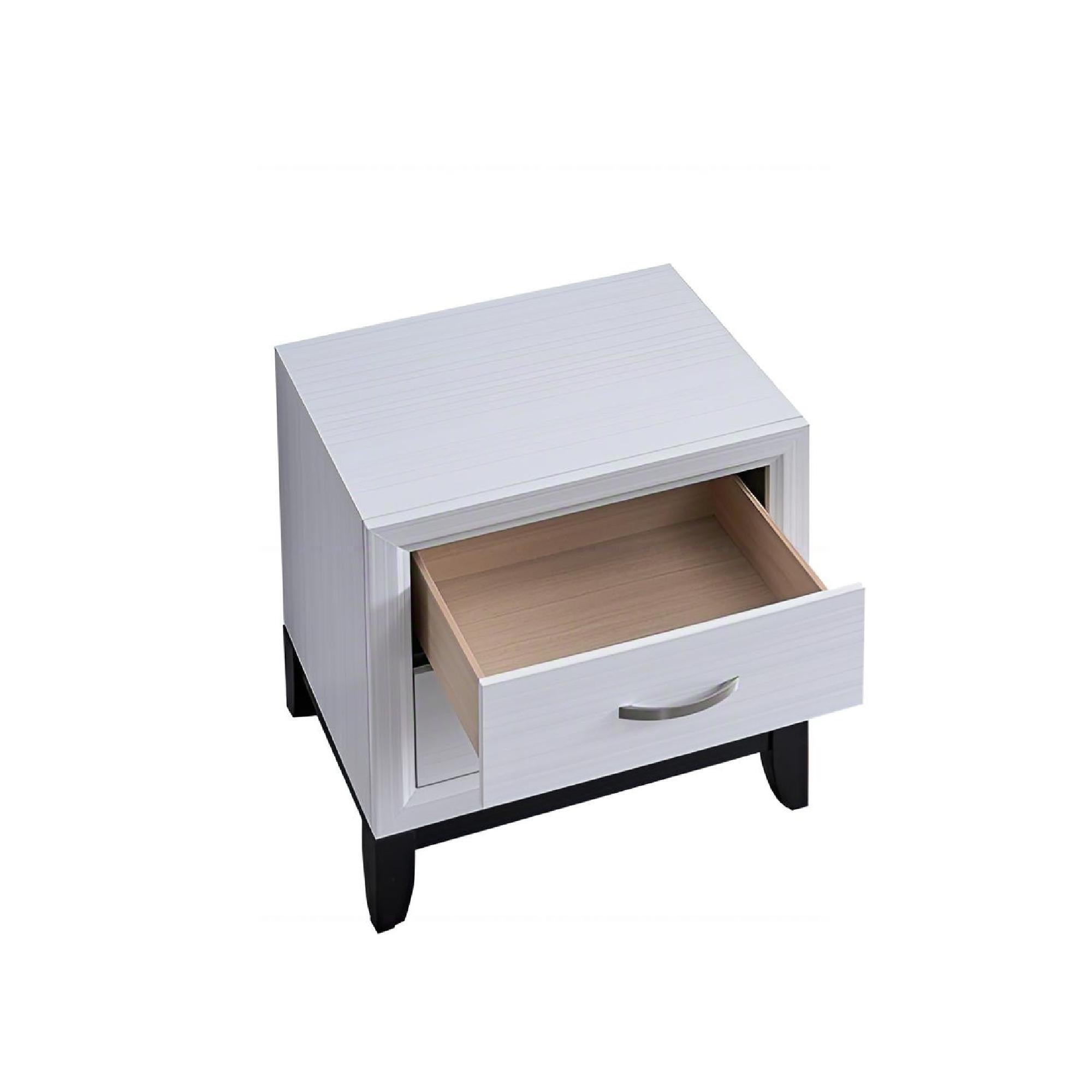 Glasgow - Nightstand With English Dovetail Drawers