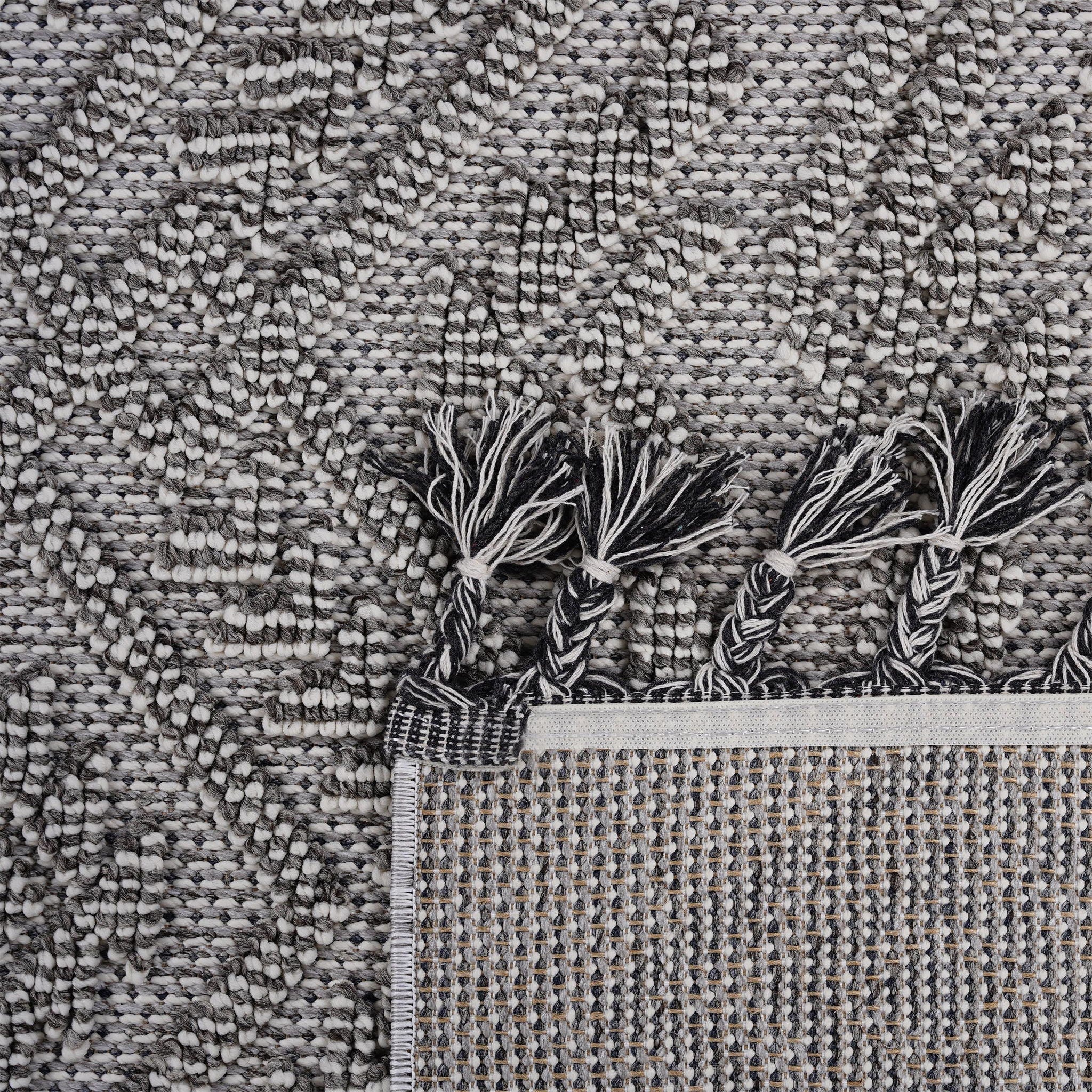 Guros - Traditional Indoor / Outdoor Rug