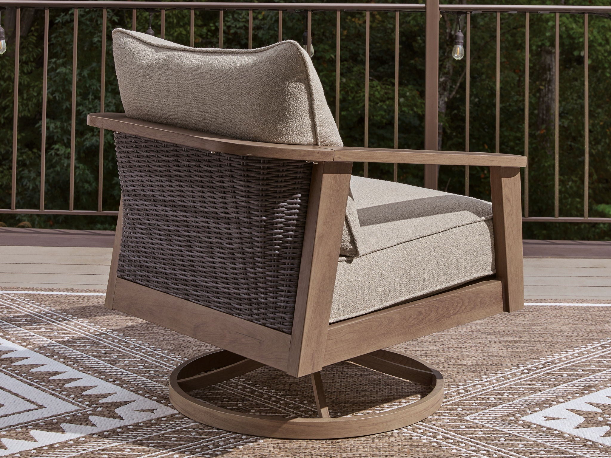 Harmony Headlands - Swivel Lounge With Cushion - Natural / Gray