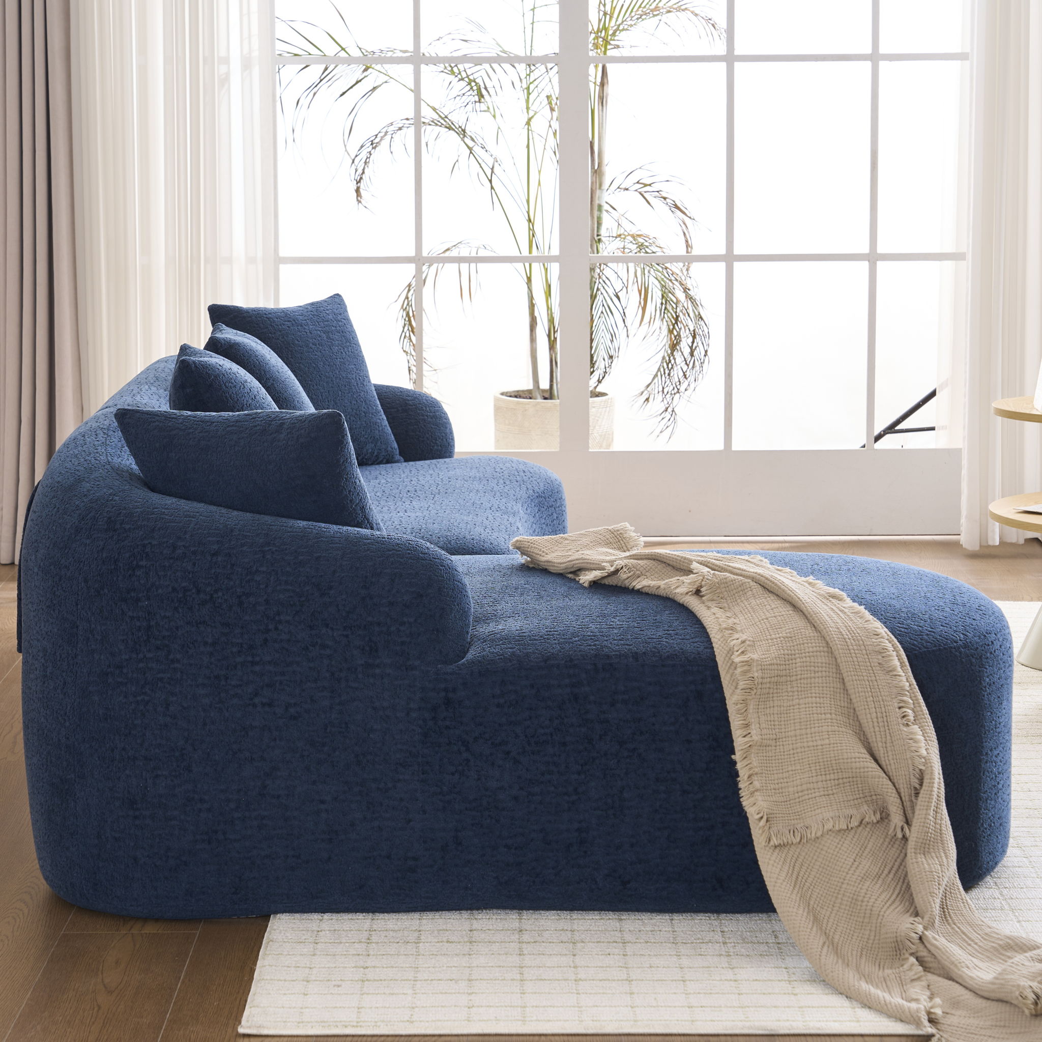Combined Sofa With 4 Pillows