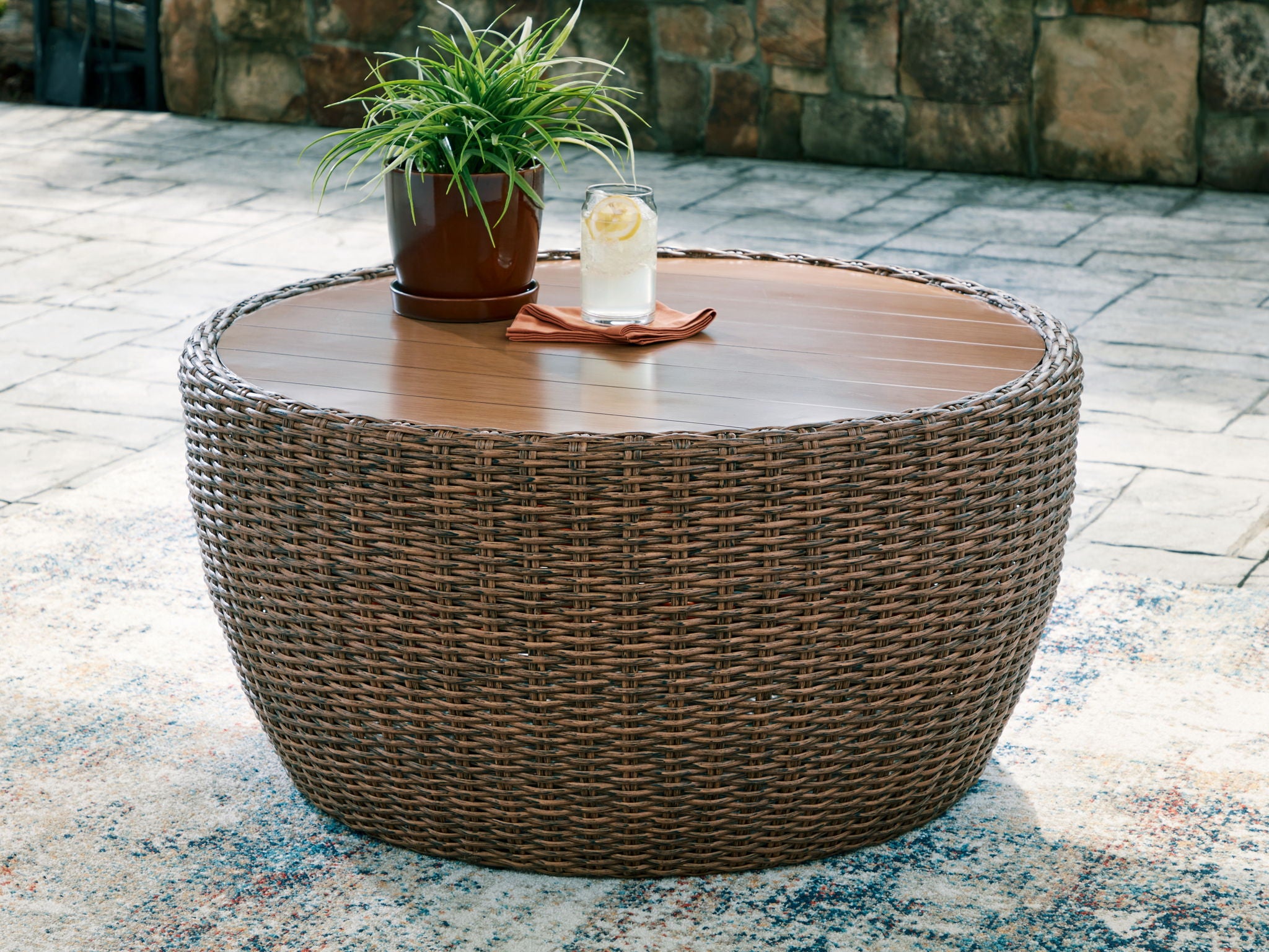 Double Point - Round Cocktail Table - Beige
