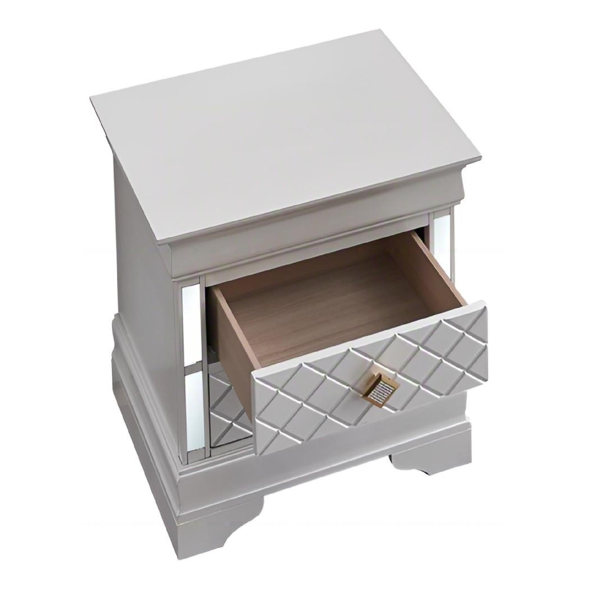 Verona - Nightstand