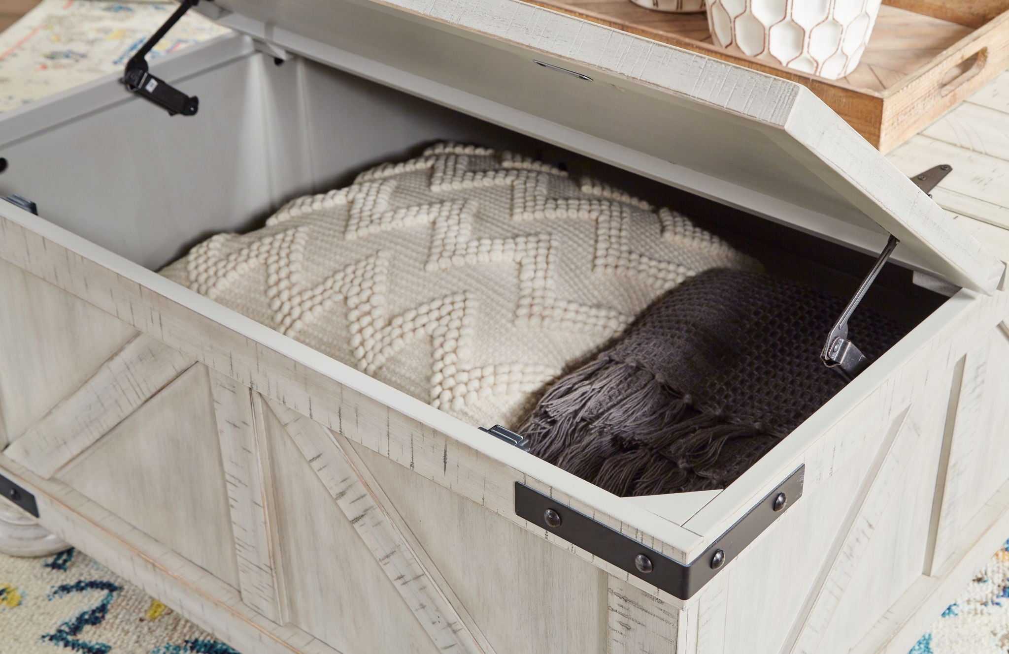 Carynhurst - Cocktail Table with Storage - Whitewash