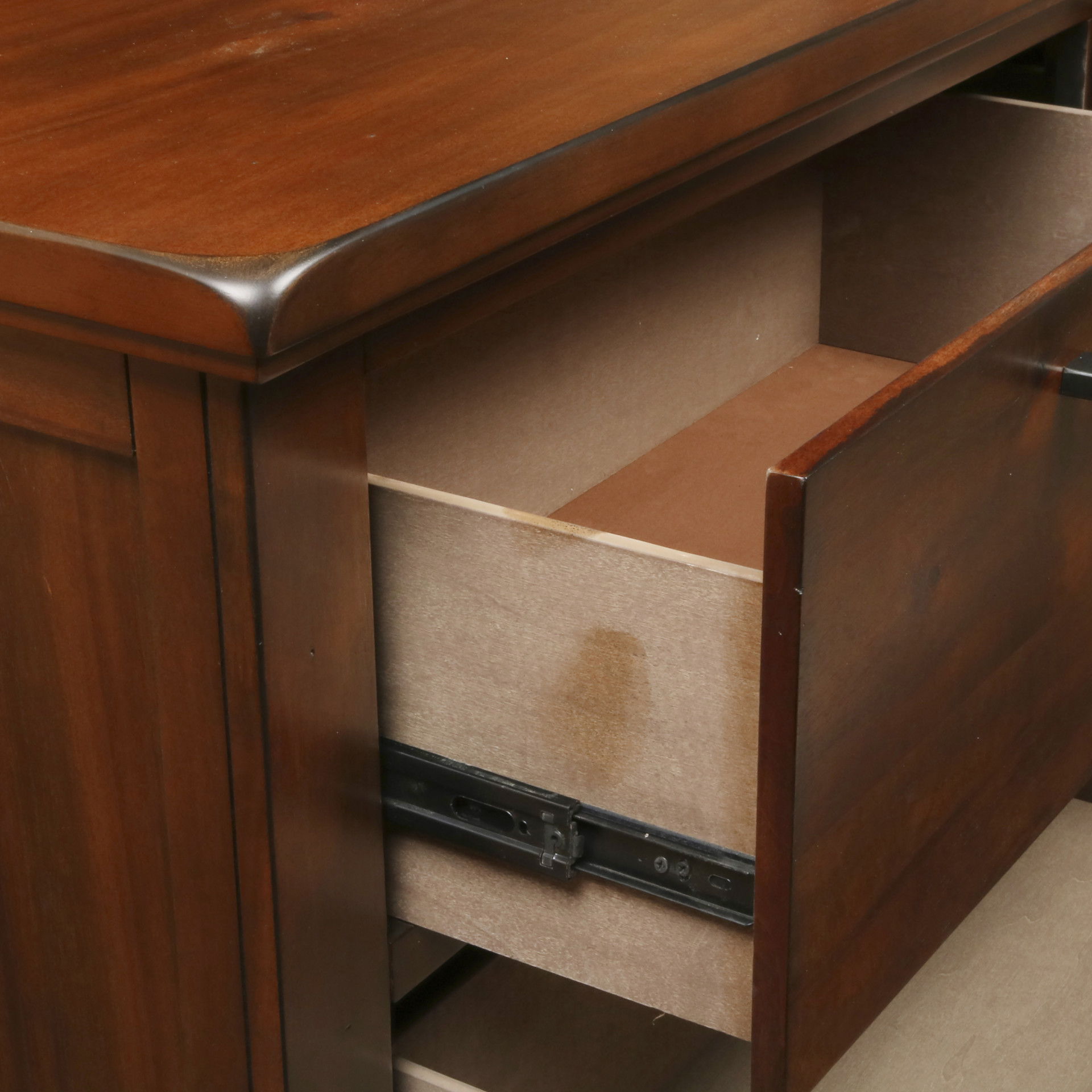Cagney - Dresser