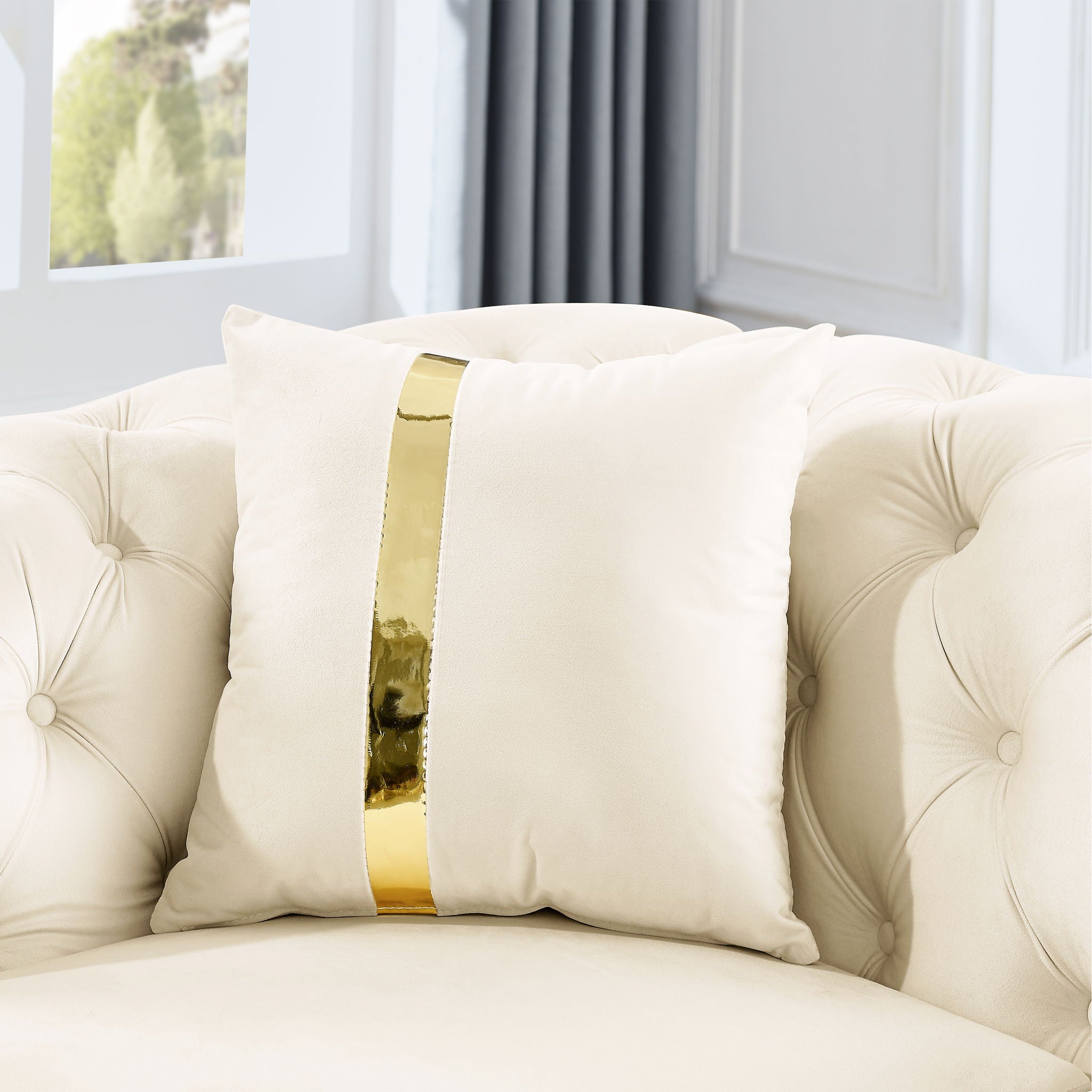 Button Tufted Couch With 2 Pillows, 3 Seater Luxury Chesterfield Sofa