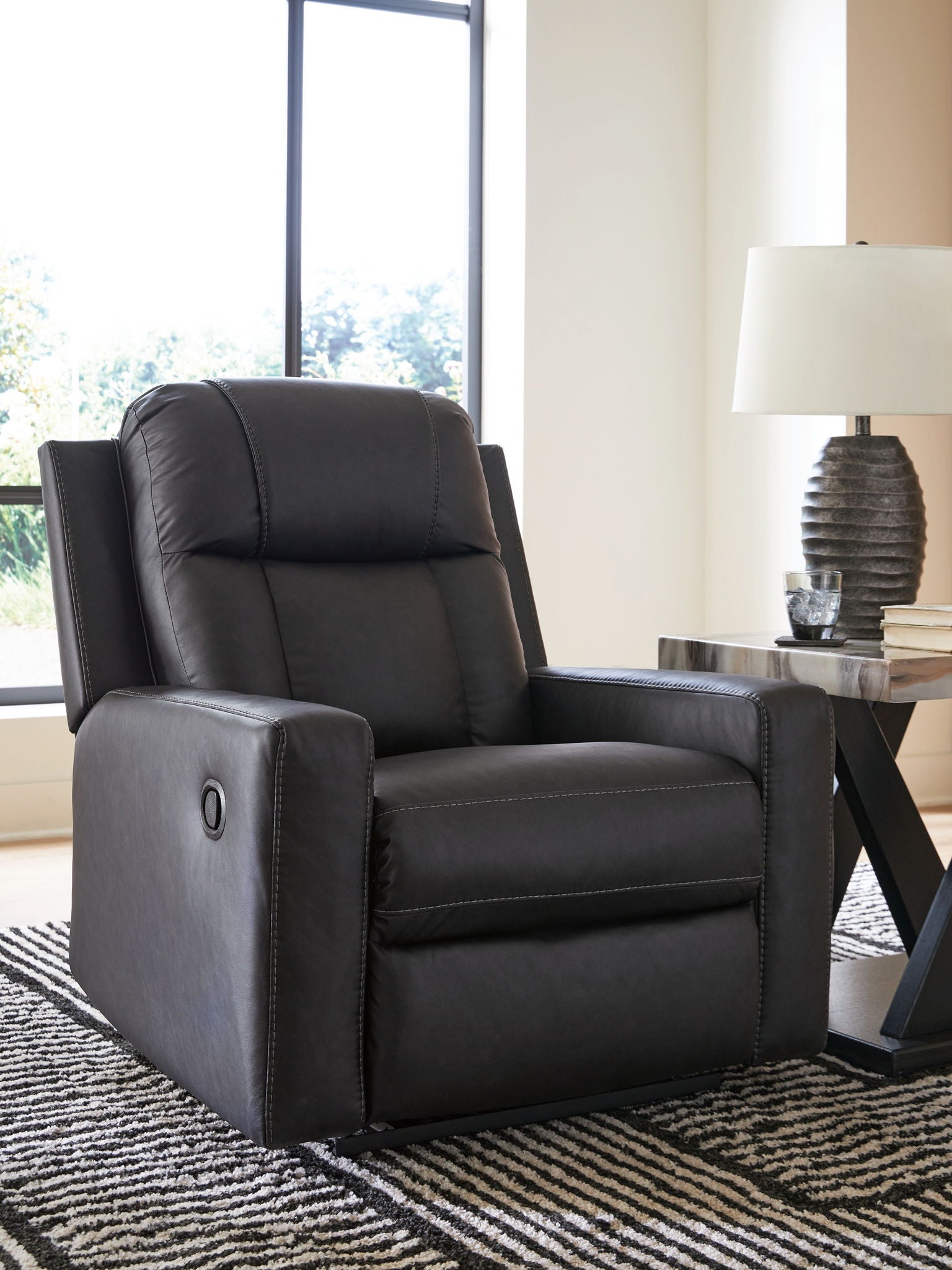 Mackmenville - Zero Wall Recliner