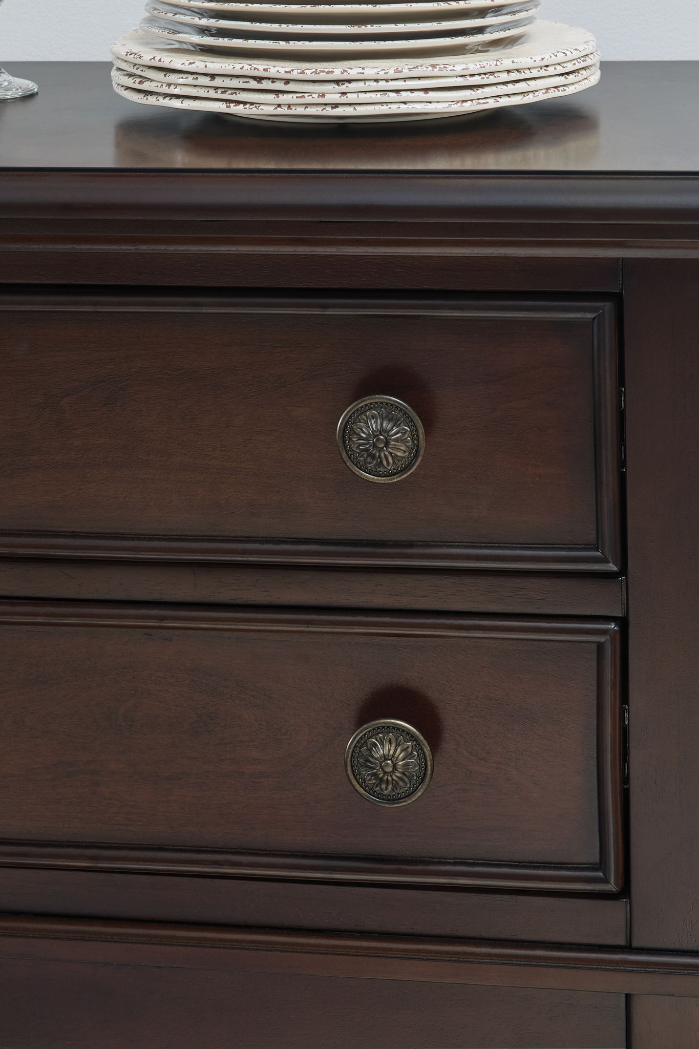 Lavinton - Dining Room Server - Brown